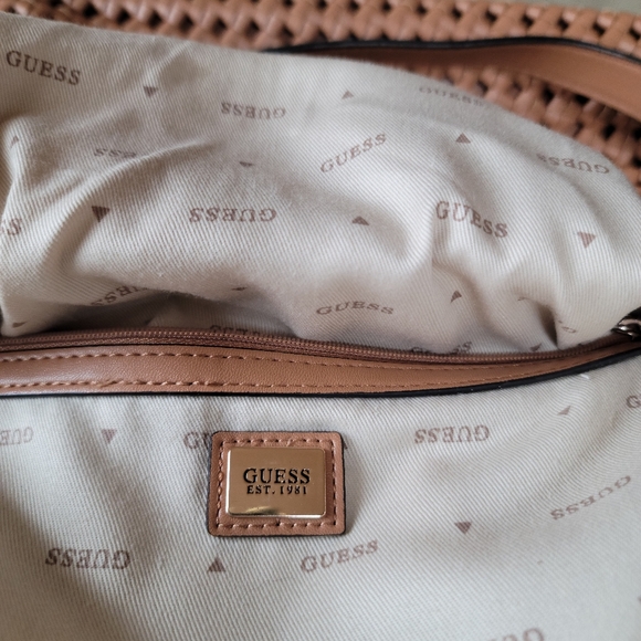 Guess purse - Picture 9 of 10